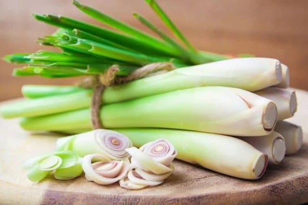 Cách xua đuổi muỗi tự nhiên bằng sả