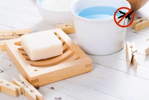Dùng nước xả vải để đuổi muỗi